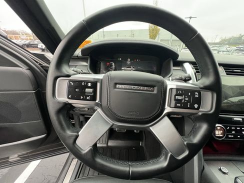 Certified 2024 Land Rover Discovery Metropolitan Edition image 22