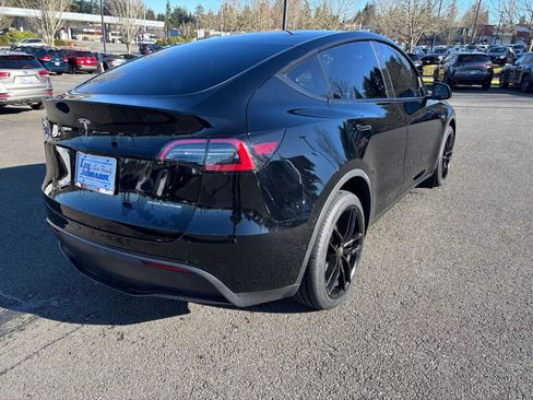 Used 2022 Tesla Model Y Long Range image 5