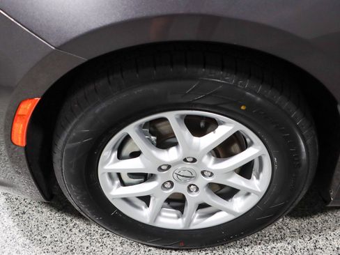 Used 2023 Chrysler Pacifica Touring-L FWD image 11