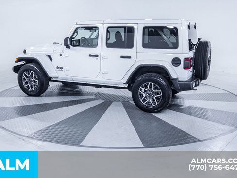 Used 2025 Jeep Wrangler Unlimited Sahara AWD/4WD image 6