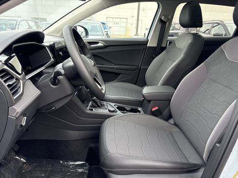 New 2026 Volkswagen Taos SE image 12