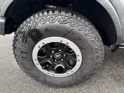 Used 2024 Ford Bronco Badlands image 11