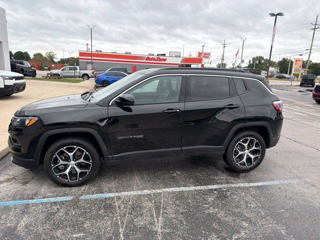 Used 2024 Jeep Compass Limited AWD/4WD image 3