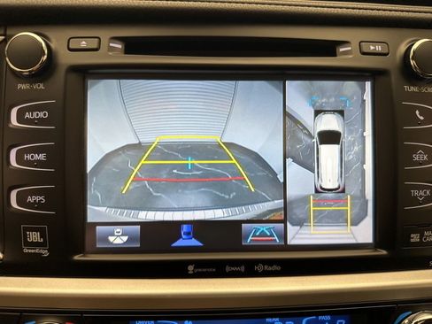 Used 2019 Toyota Highlander Limited Platinum AWD/4WD image 25