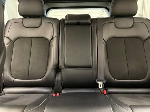 Used 2023 Jeep Grand Cherokee Altitude AWD/4WD image 17