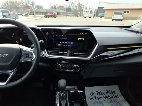 Used 2024 Chevrolet Trax ACTIV w/ Sunroof Package image 13