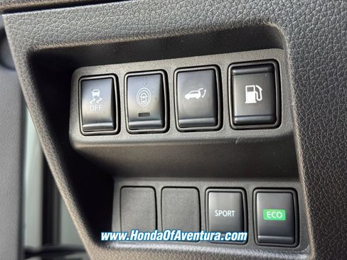 Used 2020 Nissan Rogue SV FWD image 27