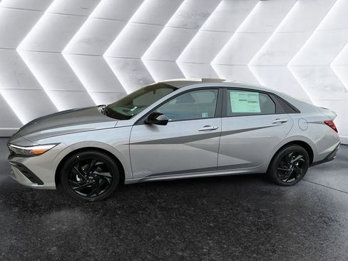 Used 2026 Hyundai Elantra Sport FWD image 2