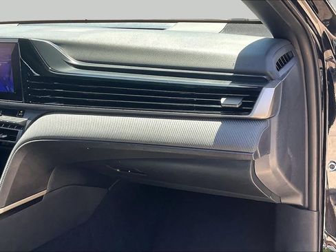 Used 2025 Toyota Camry SE FWD image 17