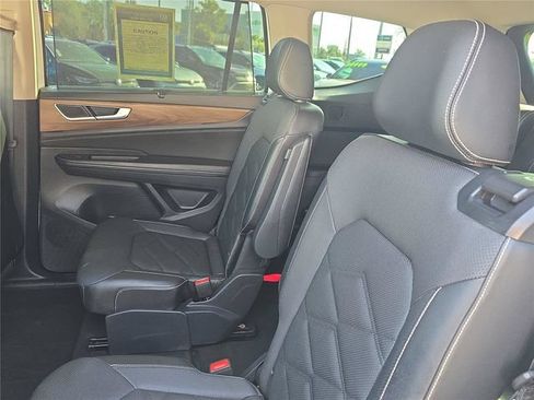 Used 2024 Volkswagen Atlas SE w/ Black Wheel Package FWD image 13