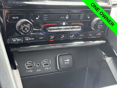 Used 2023 Jeep Grand Cherokee Limited w/ Black Appearance Package AWD/4WD image 18