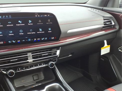 New 2026 Chevrolet Traverse RS w/ LPO, Floor Liner Package AWD/4WD image 7