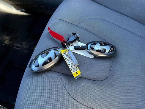 Used 2024 Hyundai Elantra SEL image 11