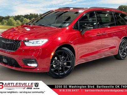 New 2026 Chrysler Pacifica Select