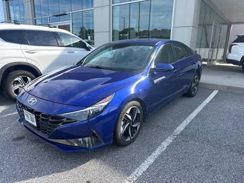 Used 2022 Hyundai Elantra SEL w/ Convenience + Premium Package FWD image 4