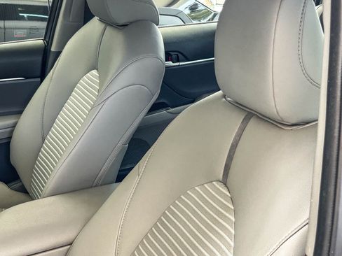 Used 2018 Toyota Camry SE FWD image 23