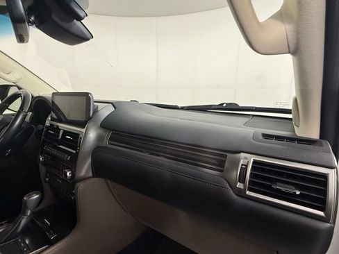 Used 2022 Lexus GX 460 Luxury w/ Accessory Package AWD/4WD image 31