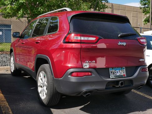 Used 2014 Jeep Cherokee Latitude w/ Cold Weather Group AWD/4WD image 3