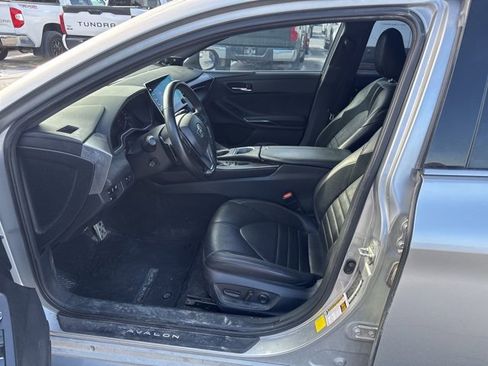 Used 2020 Toyota Avalon Touring image 6