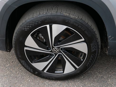 Certified 2024 Volkswagen Taos SE w/ Panoramic Sunroof Package image 15