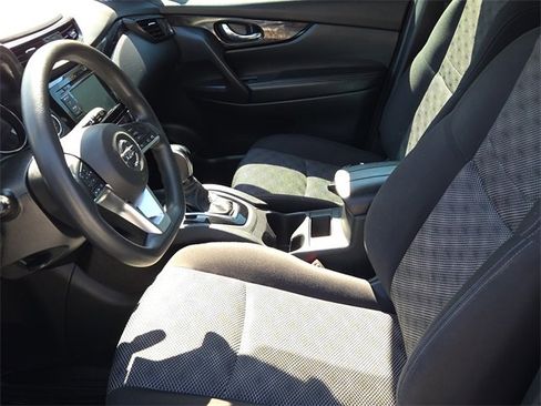 Used 2019 Nissan Rogue Sport SV image 16