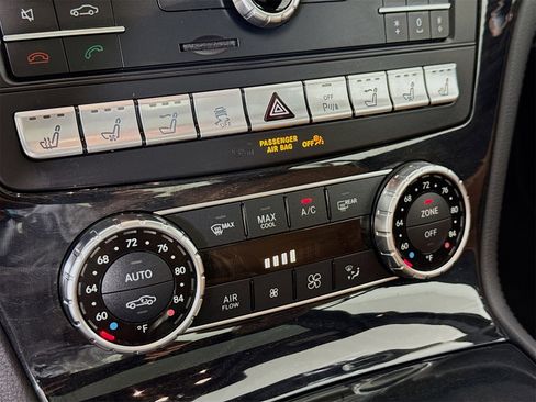 Used 2020 Mercedes-Benz SL 550 image 17