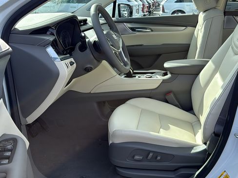New 2026 Cadillac XT5 Premium Luxury w/ LPO, Floor Liner Package image 8