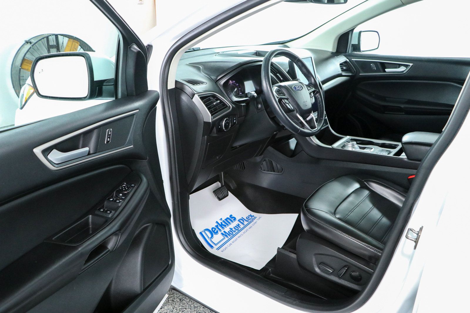 Used 2024 Ford Edge SEL w/ Convenience Package AWD/4WD image 3