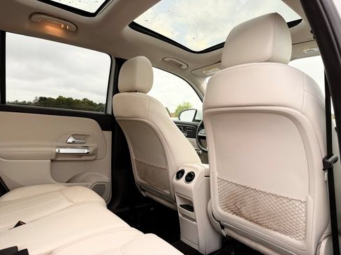 Used 2023 Mercedes-Benz GLB 250 w/ Premium Package image 24