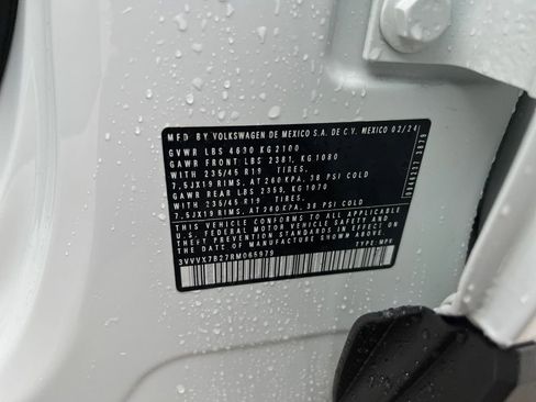 Certified 2024 Volkswagen Taos SE image 32