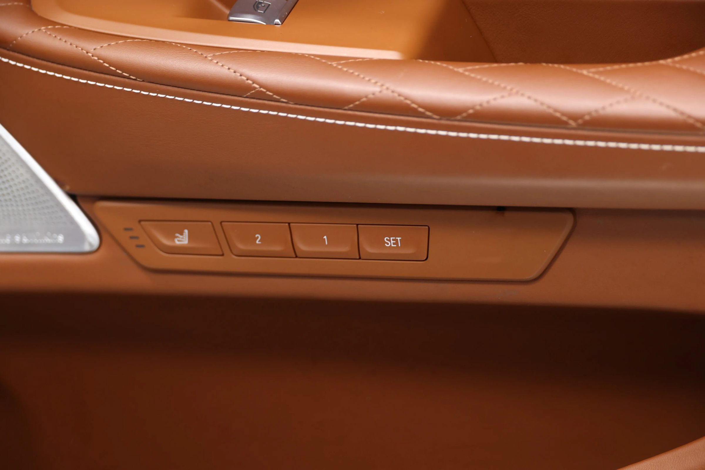 Used 2022 BMW ALPINA B7 xDrive w/ Luxury Rear Seating Package AWD/4WD image 96