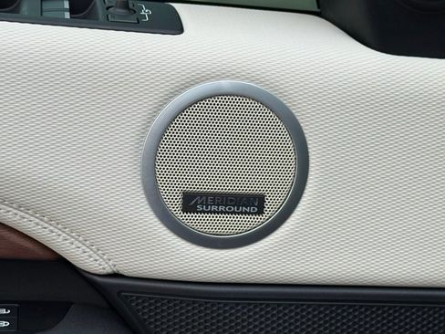 Used 2024 Land Rover Discovery Dynamic SE image 15