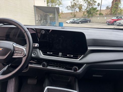 Used 2025 Chevrolet Equinox LT image 18