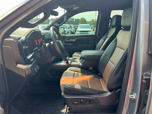 Used 2024 Chevrolet Silverado 1500 High Country w/ Technology Package AWD/4WD image 7