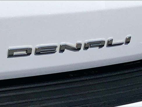 Used 2023 GMC Yukon Denali w/ Denali Reserve Package AWD/4WD image 10