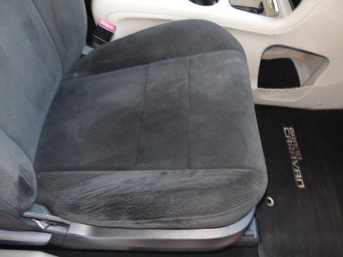 Used 2012 Dodge Grand Caravan SXT image 18