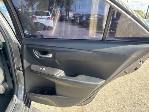 Used 2017 Toyota Camry SE image 17