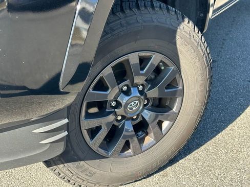 Used 2019 Toyota Tacoma SR5 image 10