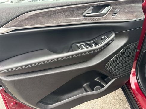 Used 2024 Jeep Grand Cherokee Limited image 19