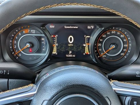 Certified 2024 Jeep Wrangler Unlimited Sahara w/ Technology Group AWD/4WD image 27