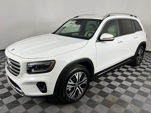 New 2025 Mercedes-Benz GLB 250 image 8