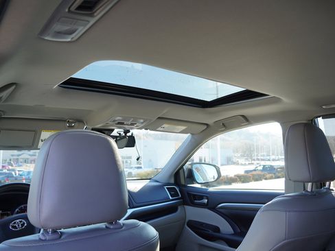 Certified 2019 Toyota Highlander Limited image 41