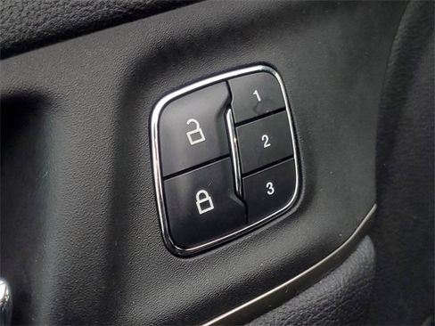 Used 2017 Lincoln MKC Select w/ Select Plus Package image 18