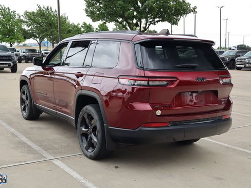 Used 2023 Jeep Grand Cherokee L Limited w/ Black Appearance Package AWD/4WD image 8