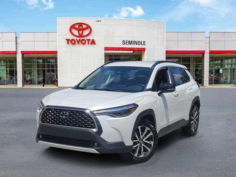 Used 2025 Toyota Corolla Cross XLE FWD image 1