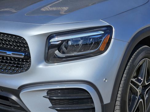 Certified 2024 Mercedes-Benz GLB 250 image 9