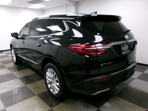 Used 2021 Buick Enclave Essence image 2