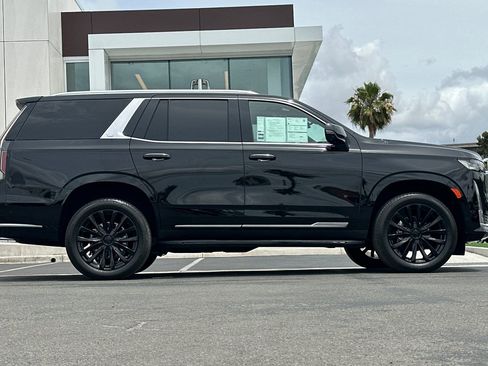 Used 2023 Cadillac Escalade Premium Luxury AWD/4WD image 2