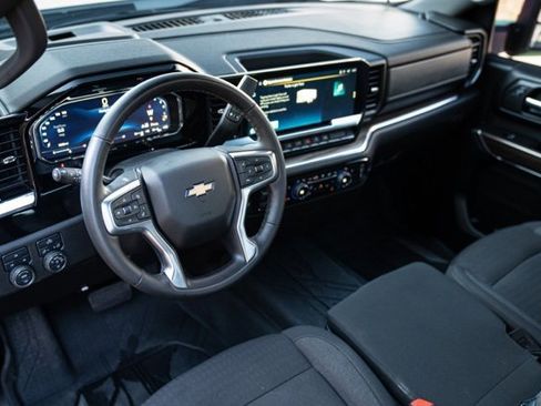 Used 2025 Chevrolet Silverado 2500 LT w/ Convenience Package image 24