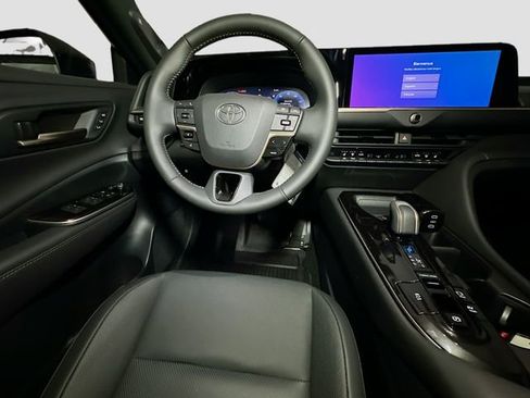 New 2025 Toyota Crown Signia image 27